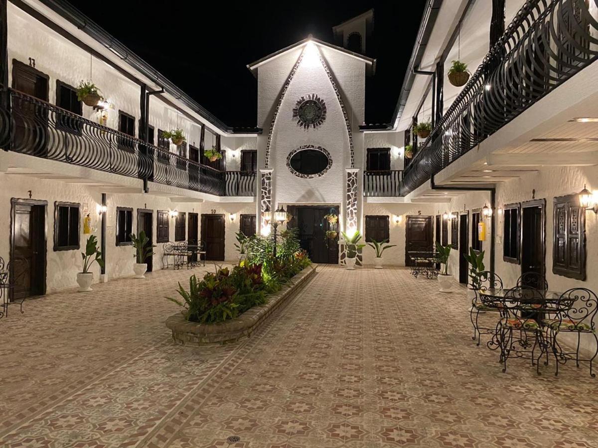 Casa Hotel Las Orquideas Circasia Bagian luar foto